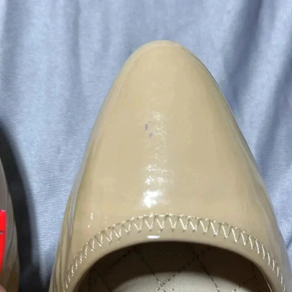 Cole Haan‎ Patent Leather Wedge 7.5 Heels Tan Naked Dressing Nude Neutral Office - Picture 7 of 9